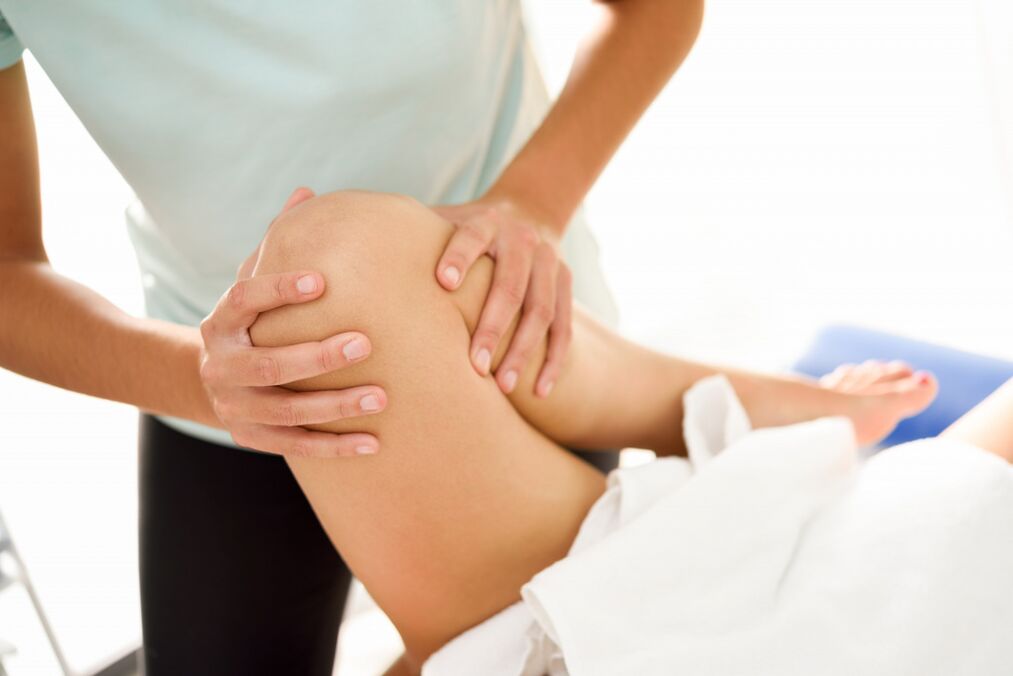 Experts make massage treatment with knee arthritis