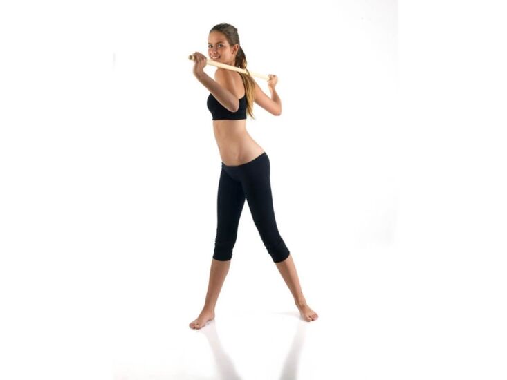 Exercising with sticks helps strengthen and develop back muscles when suffering from thoracic osteoarthritis