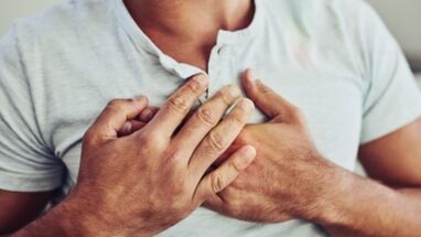 One of the symptoms of thoracic osteoarthritis is chest pain