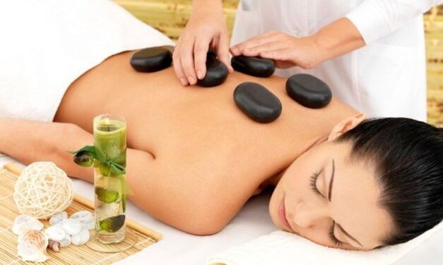Tibetan medicine offers an effective method for treating joint diseases, such as stone therapy